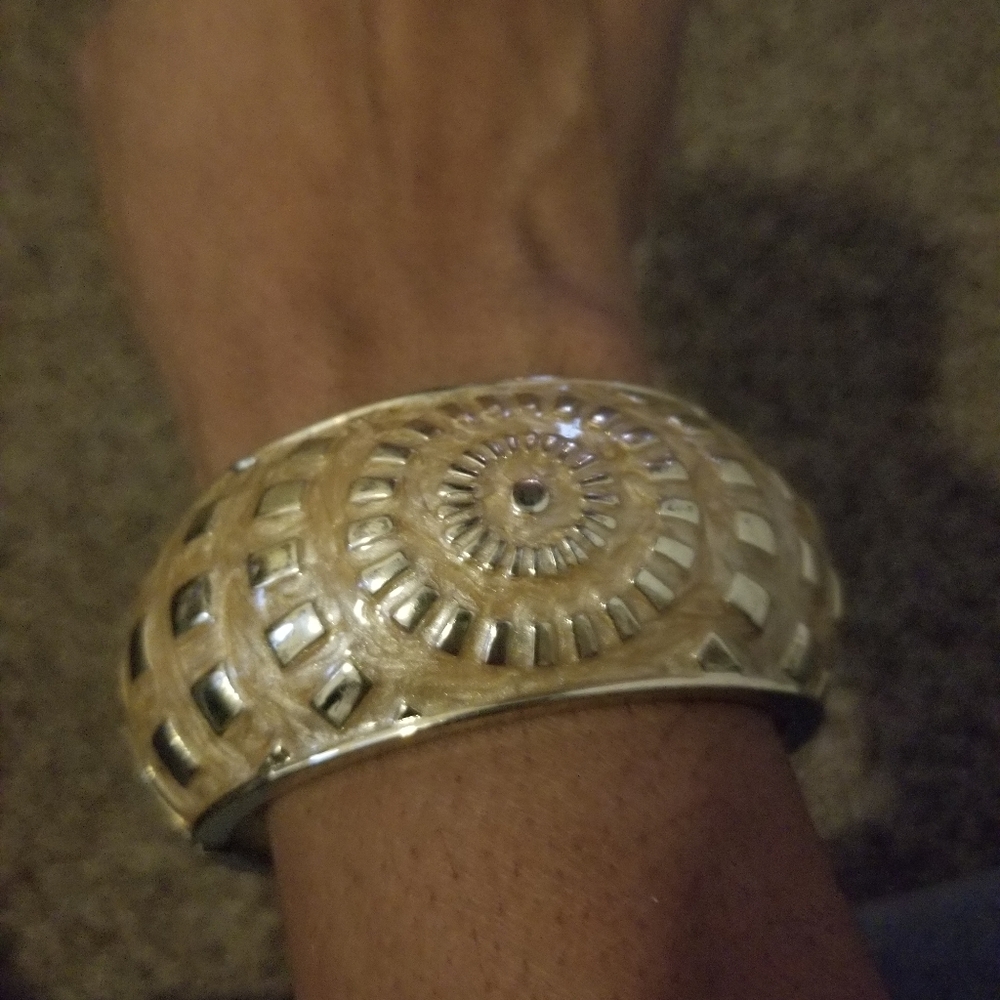 Gold accent bracelet